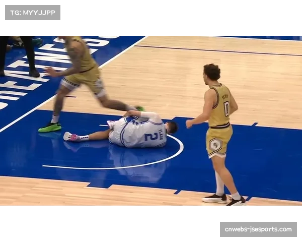 弗拉格首节遭遇崴脚伤退，出战10分钟拿到10分4篮板